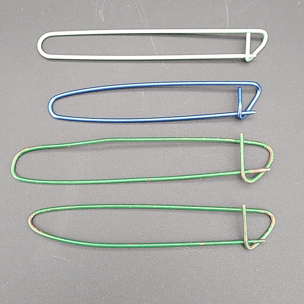 Lot of 4 Vtg Aluminum Knitting Stitch Holders Mixed Sizes 4" to 6" Craft Notion